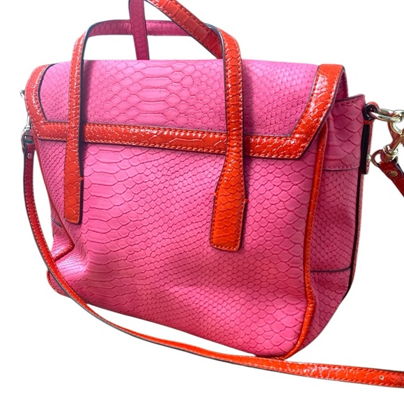 Guess NWOT Hot Pink w Red Faux Alligator Bag, Gold Hardware. - Picture 3 of 11